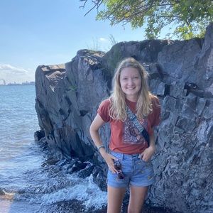 Meet your Posher, Amanda